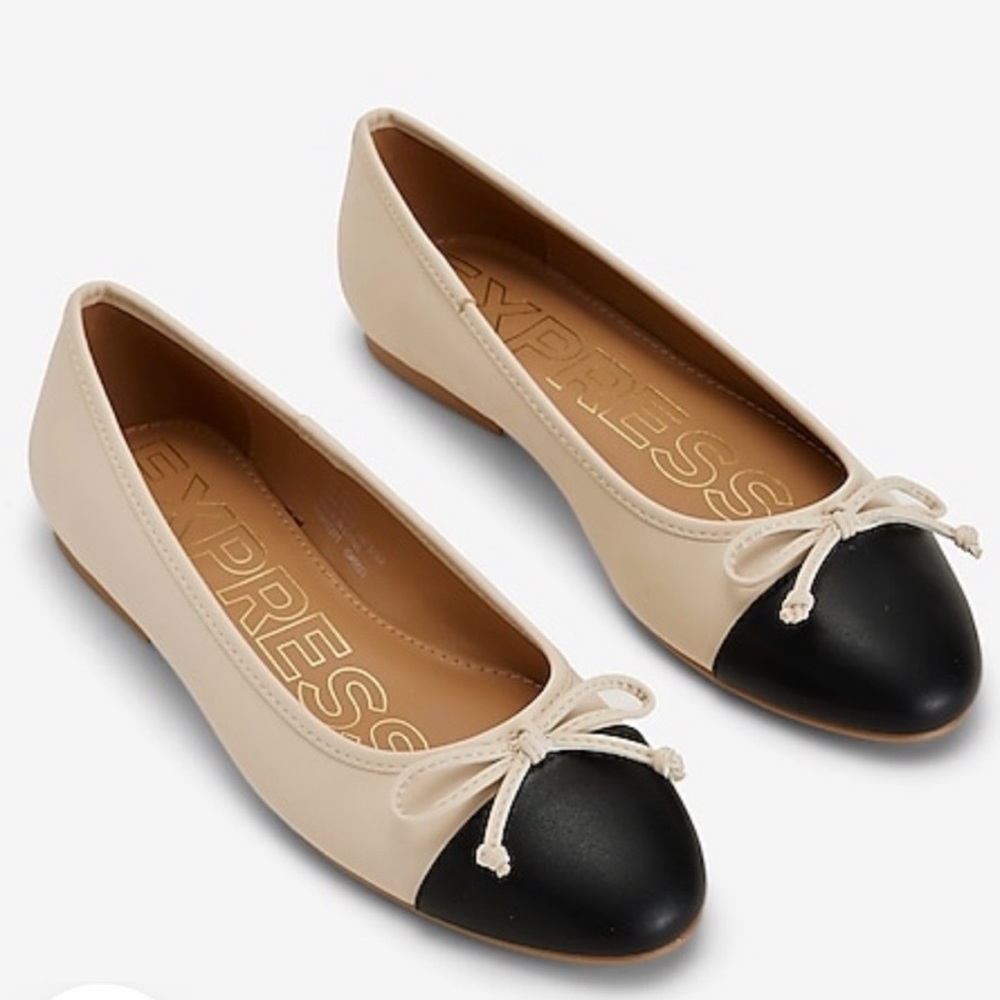 EXPRESS Round toe ballet flats with a bow
